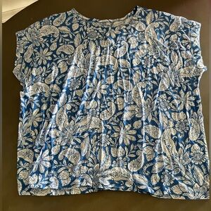 LOFT Women’s Blue and White Paisley Tshirt Top, size XXL
